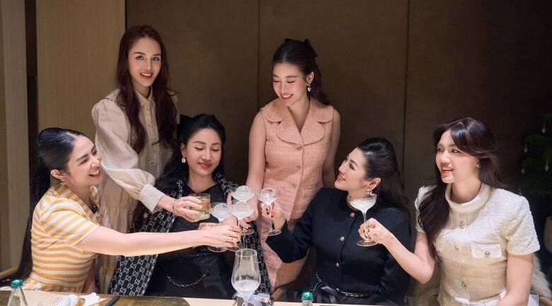 Sao việt 24h giữa ồn ào kiện tụng đàm vĩnh hưng khoe sân vườn biệt thự triệu đô tại mỹ được trang trí noel hoành tráng - 7