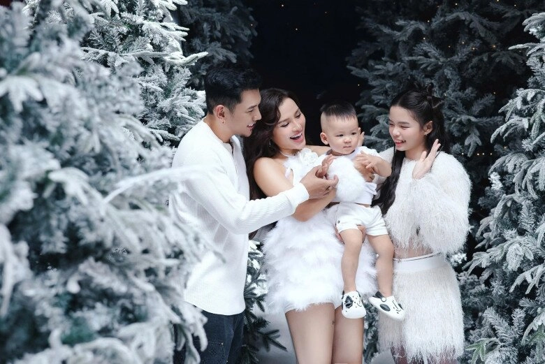 Sao việt 24h giữa ồn ào kiện tụng đàm vĩnh hưng khoe sân vườn biệt thự triệu đô tại mỹ được trang trí noel hoành tráng - 10