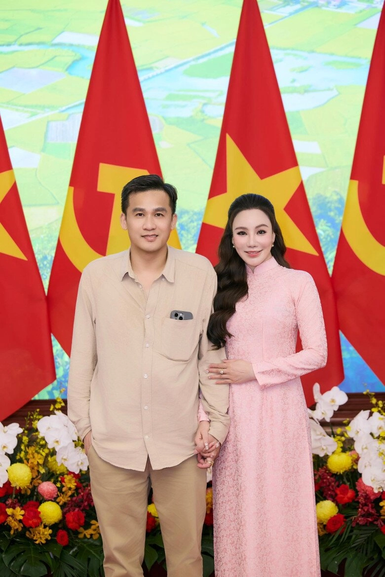 Sao việt 24h hồ quỳnh hương hiếm hoi xuất hiện cùng ông xã doanh nhân được khen trẻ hơn so với tuổi thật - 3