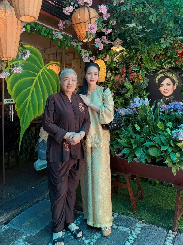 Sao việt 24h hồ quỳnh hương hiếm hoi xuất hiện cùng ông xã doanh nhân được khen trẻ hơn so với tuổi thật - 12