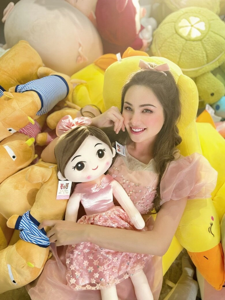 Sao việt 24h hồ quỳnh hương hiếm hoi xuất hiện cùng ông xã doanh nhân được khen trẻ hơn so với tuổi thật - 14