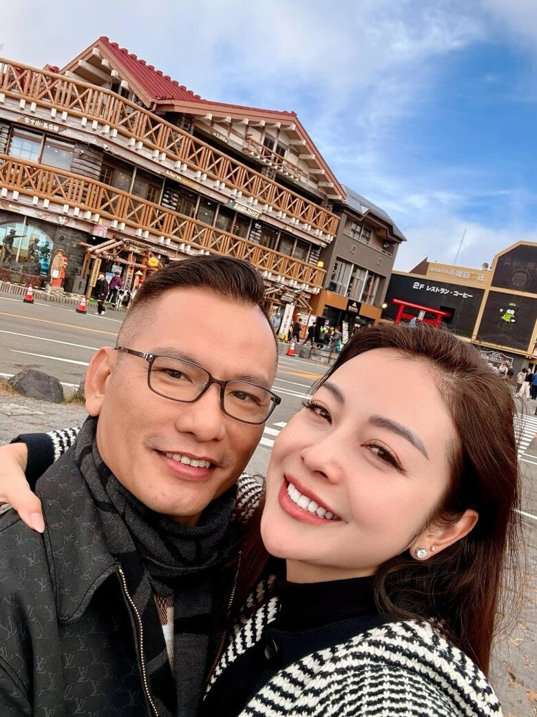 Sao việt 24h huy khánh gọi điện cho 2 con ở 2 quốc gia các con chung nửa dòng máu nhưng đều giống hệt bố - 10
