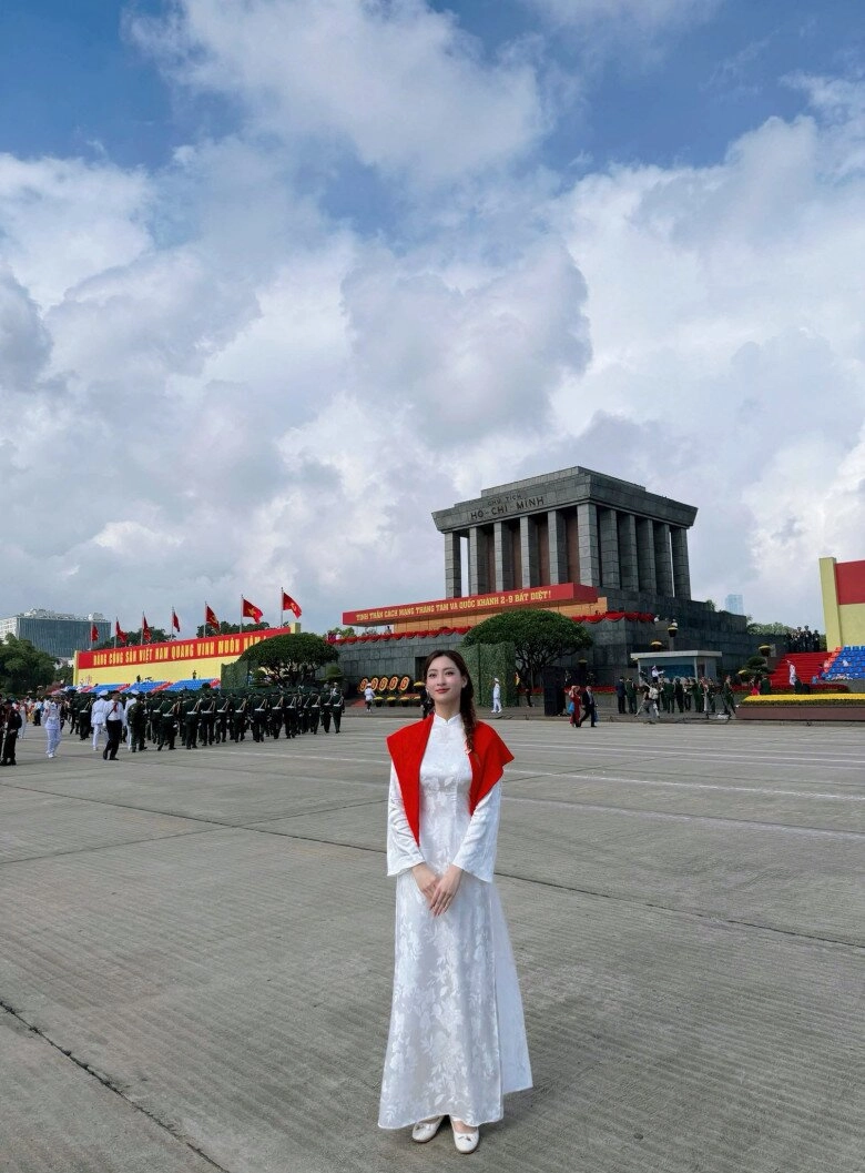 Sao việt 24h mỹ tâm và hòa minzy đọ sắc khi chung khung hình vân dung khoe bố ruột sở hữu bộ huy chương cao quý - 10