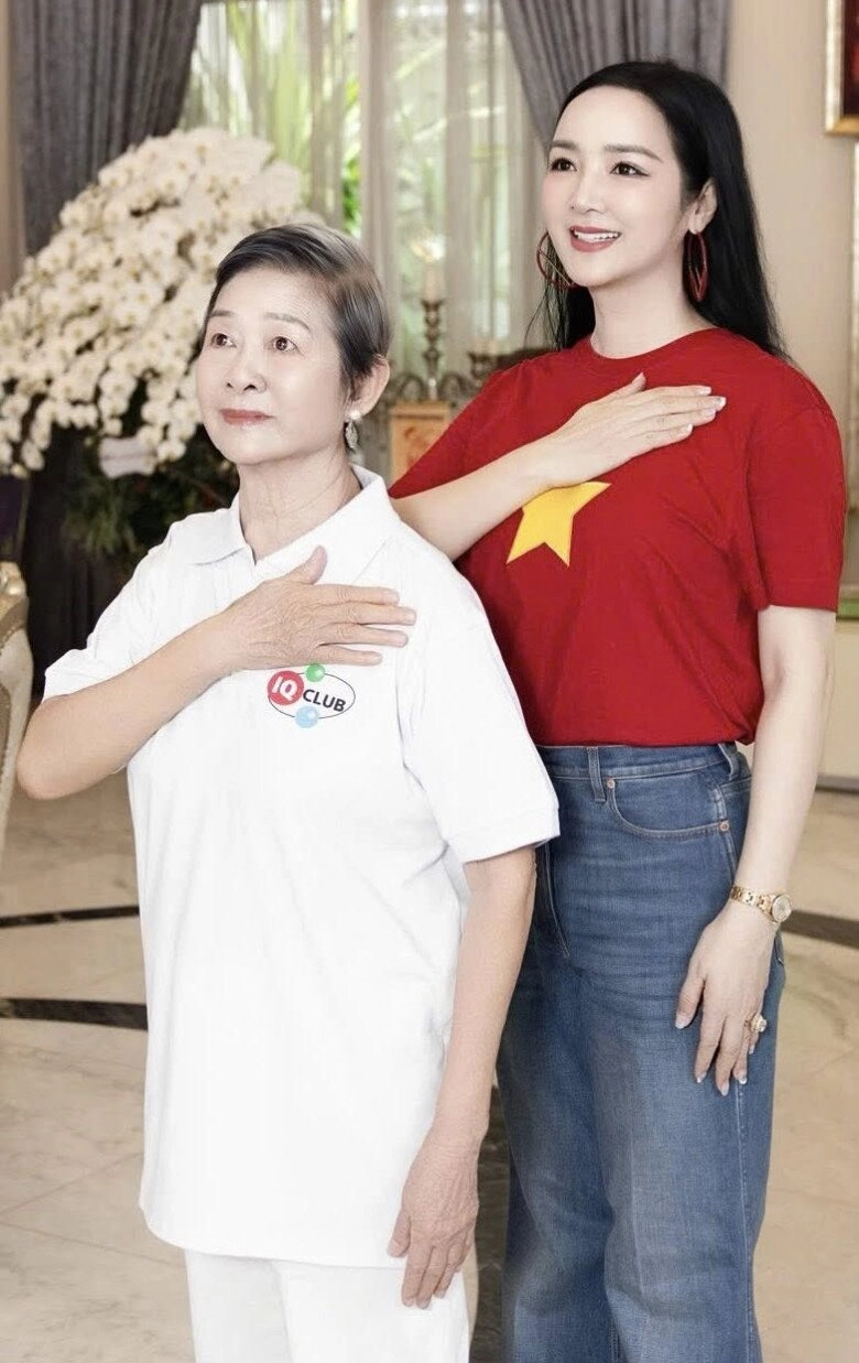 Sao việt 24h mỹ tâm và hòa minzy đọ sắc khi chung khung hình vân dung khoe bố ruột sở hữu bộ huy chương cao quý - 15