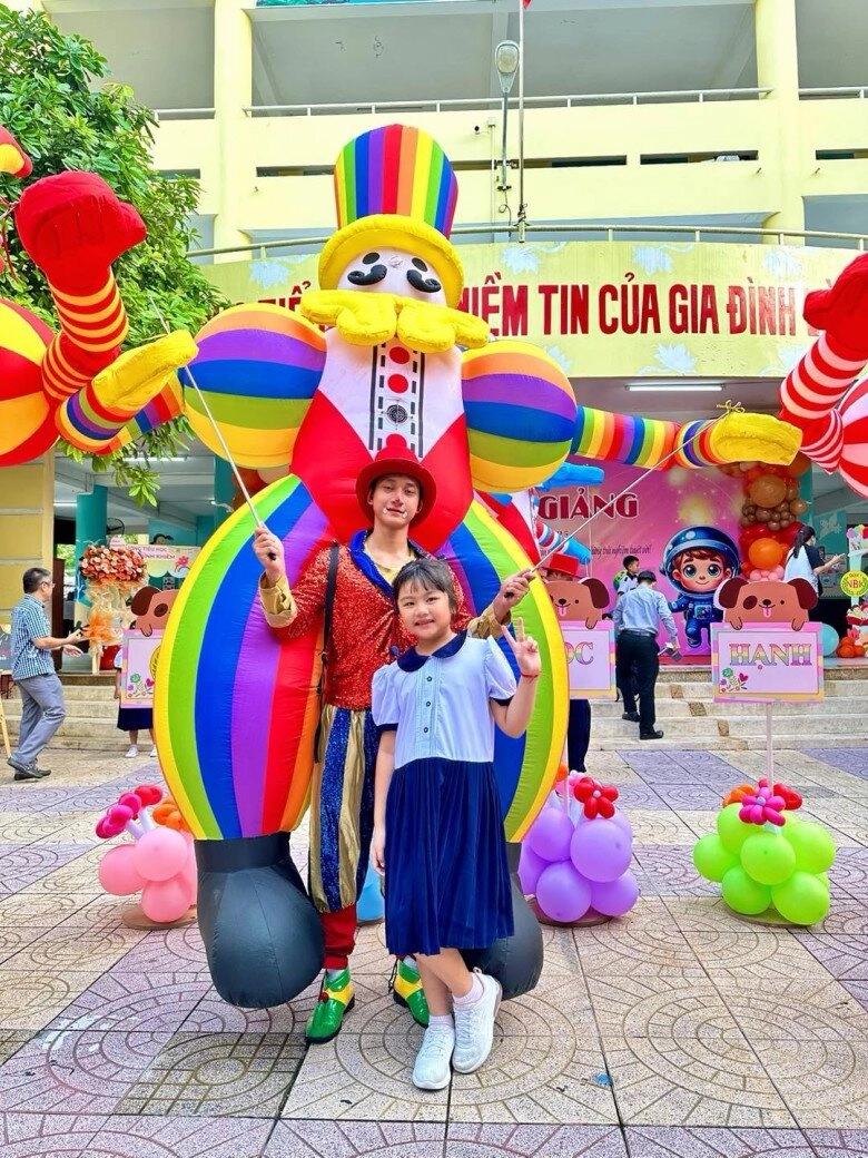 Sao việt 24h người nổi tiếng nô nức đưa con đi khai giảng bảo thanh cùng chồng hóa học sinh e ấp như mới quen - 8