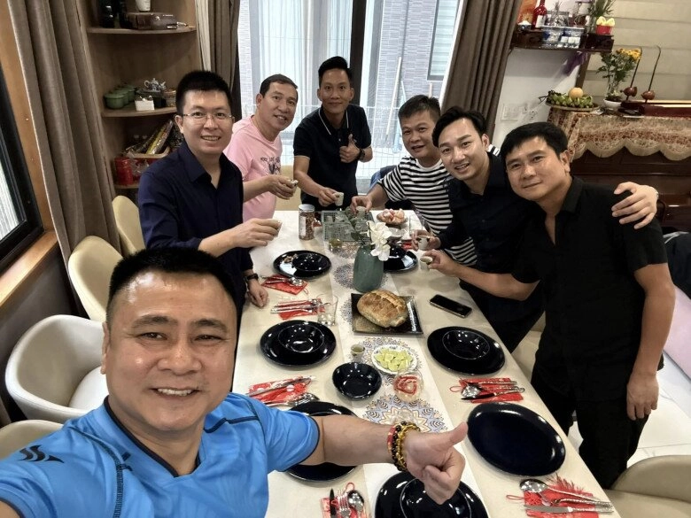 Sao việt 24h nhật kim anh khoe dáng sau sinh trong biệt thự 20 tỷ ngập hoa tự nhận người vàng khè nhưng bất chấp chụp ảnh - 9