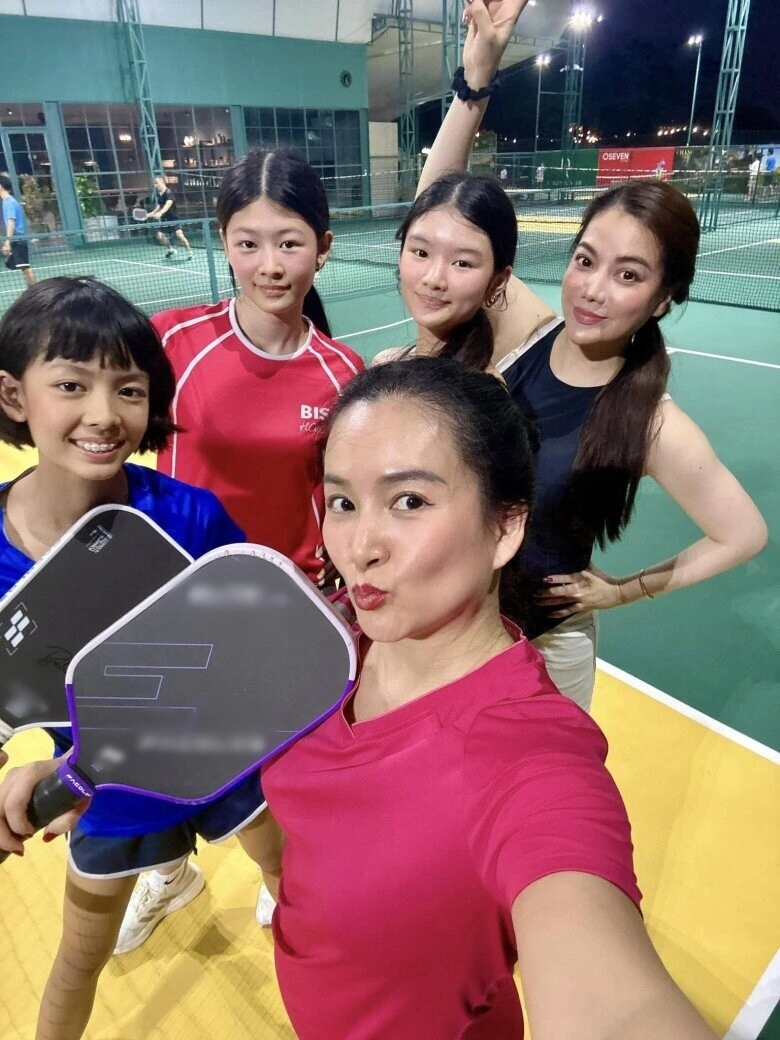 Sao việt 24h nhật kim anh khoe dáng sau sinh trong biệt thự 20 tỷ ngập hoa tự nhận người vàng khè nhưng bất chấp chụp ảnh - 10