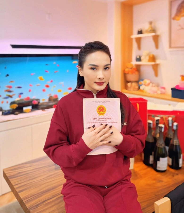Sao việt 24h nsnd việt anh không ngại tình tứ bạn gái kém 36 tuổi trong bữa tiệc với đông đảo bạn bè đồng nghiệp - 10