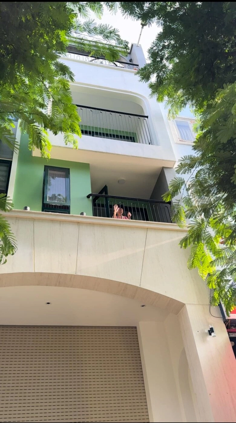 Sao việt 24h ốc thanh vân bịn rịn chia tay chồng trở về úc quyết kiếm tiền nơi đất khách để được làm điều này - 2