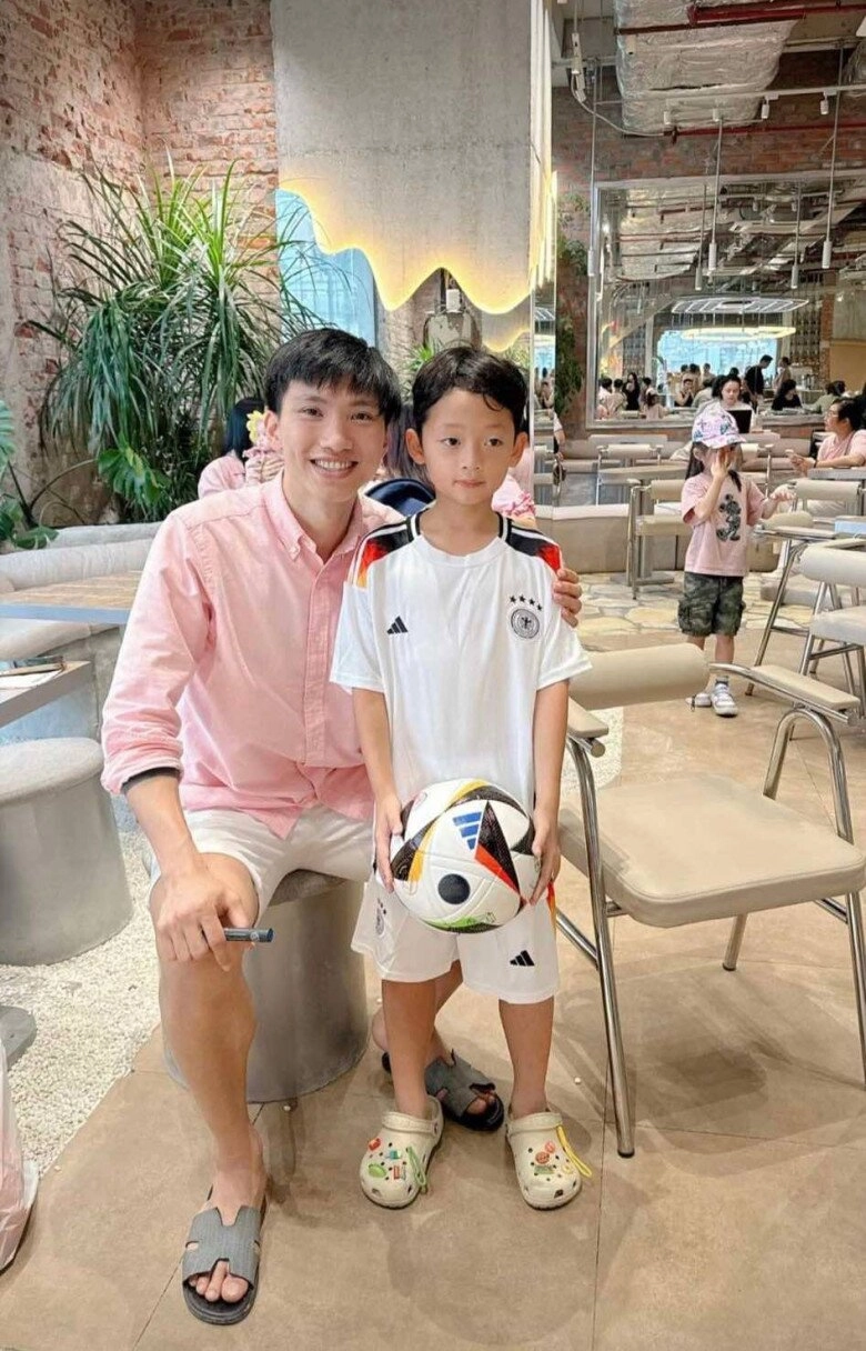 Sao việt 24h phụ huynh hồ ngọc hà khoe ảnh tình tứ bố ruột lai pháp 72 tuổi vẫn phong độ như minh tinh - 10