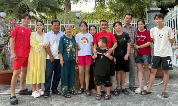 Sao việt 24h quang lê thăm nhà ca sĩ bích tuyền và chồng tỷ phú nói chiếc dĩa ăn giá 2 cây vàng khiến thúy nga choáng váng - 10