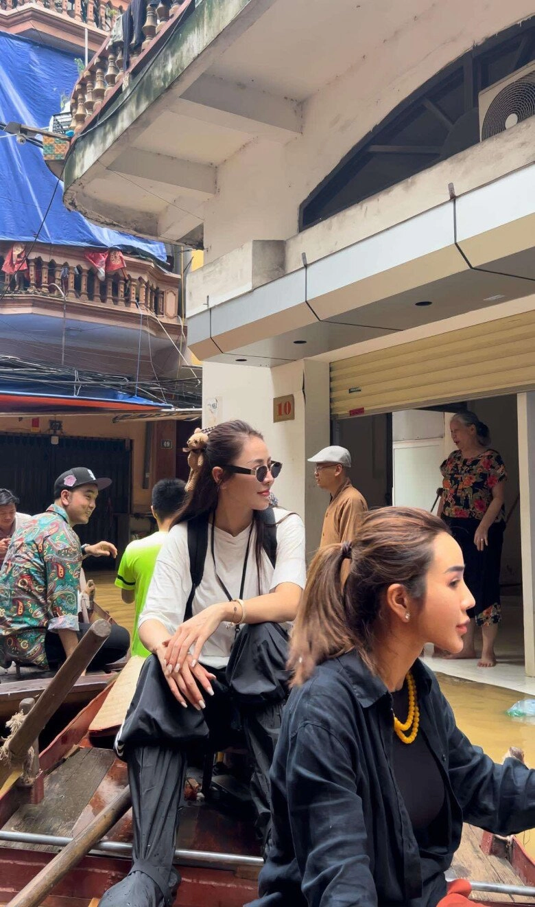 Sao việt 24h quế vân nhận cơn mưa ý kiến trái chiều khi cùng vợ chồng ưng hoàng phúc cứu trợ thủ đô hà nội - 4