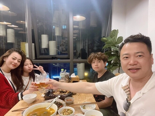 Sao việt 24h shark bình cùng bố mẹ con gái và cặp song sinh mừng sinh nhật con trai cả phương oanh vắng mặt - 4