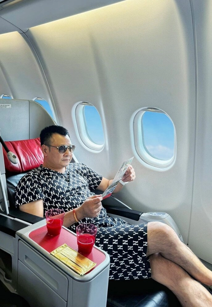 Sao việt 24h shark bình cùng bố mẹ con gái và cặp song sinh mừng sinh nhật con trai cả phương oanh vắng mặt - 10