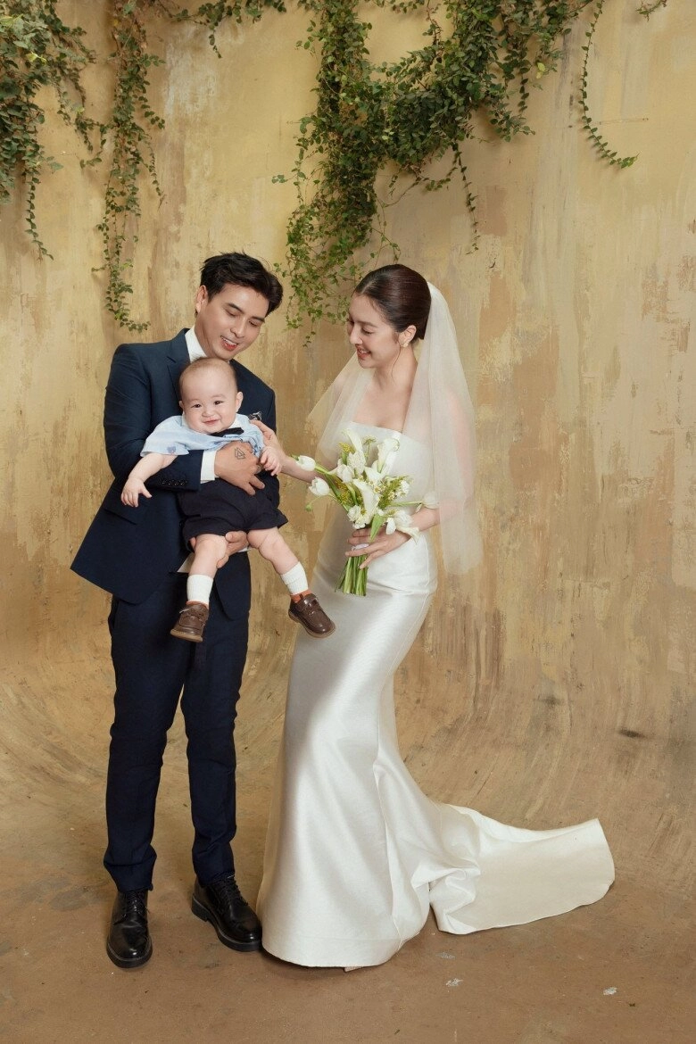 Sao việt 24h tăng thanh hà khoe khoảnh khắc ông xã doanh nhân cõng con út trên vai hiếm hoi lộ mặt cậu nhóc mason - 12