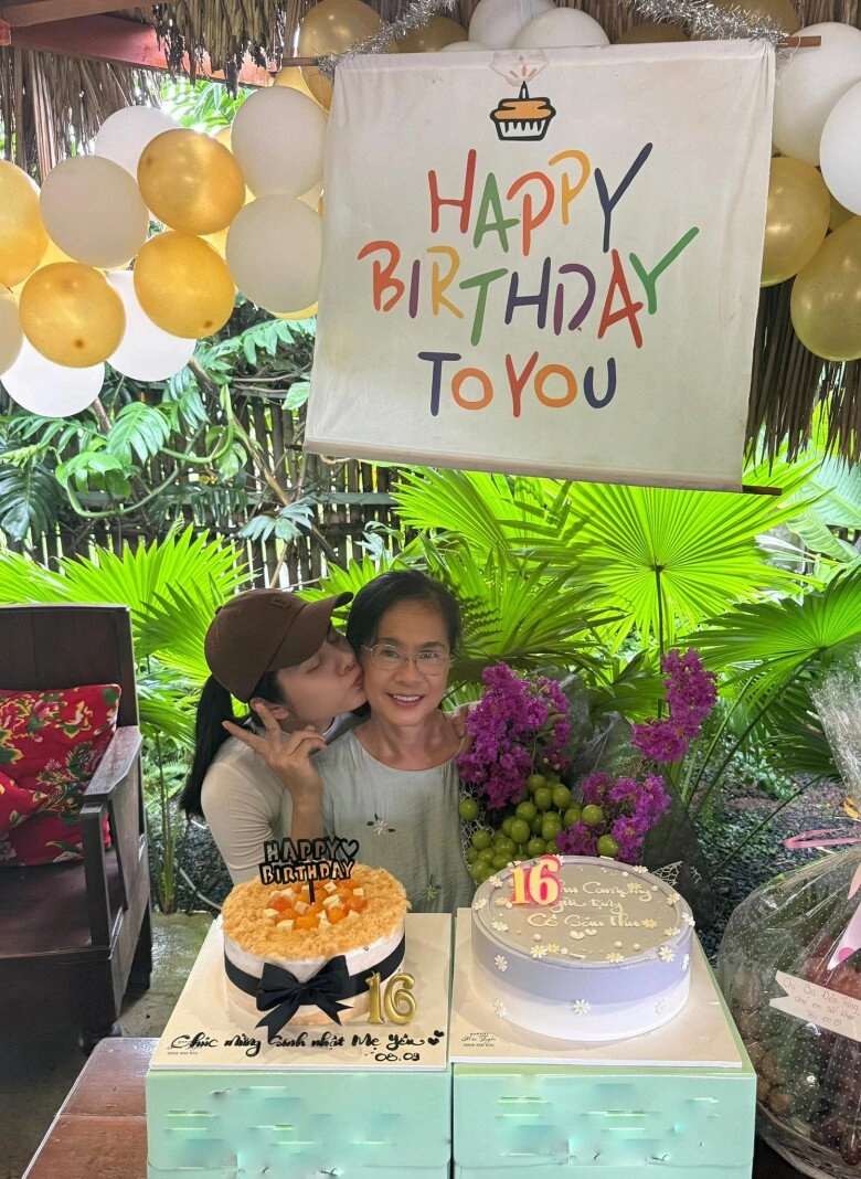 Sao việt 24h vân hugo vô tình để lộ hình ảnh hoàng thùy linh ôm sát rạt đen vâu khiến mạng xã hội dậy sóng - 11
