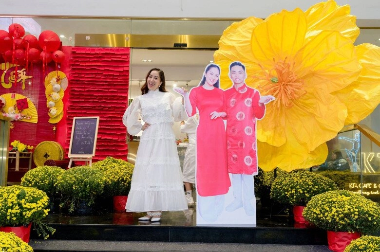 Sao việt 24h vợ chồng thiếu gia phan hiển khoe biệt thự trang trí tết hoành tráng khánh thi đọ sắc bên mẹ ruột hoa khôi - 3