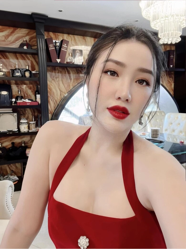 Sao việt 24h vợ chồng thiếu gia phan hiển khoe biệt thự trang trí tết hoành tráng khánh thi đọ sắc bên mẹ ruột hoa khôi - 8