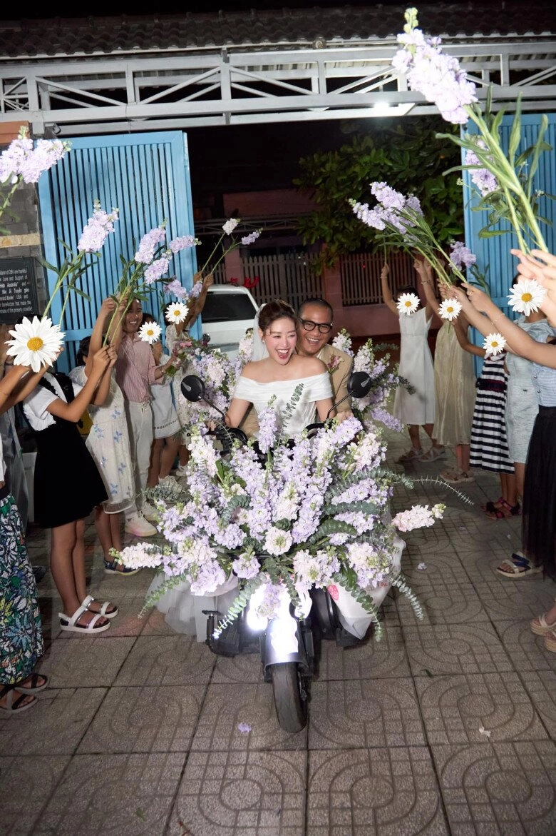 Sao việt 24h vợ trẻ công lý khóc khi nhớ lại ngày mới yêu sốc vì thấy chồng mặc áo rách đi xe cũ - 9