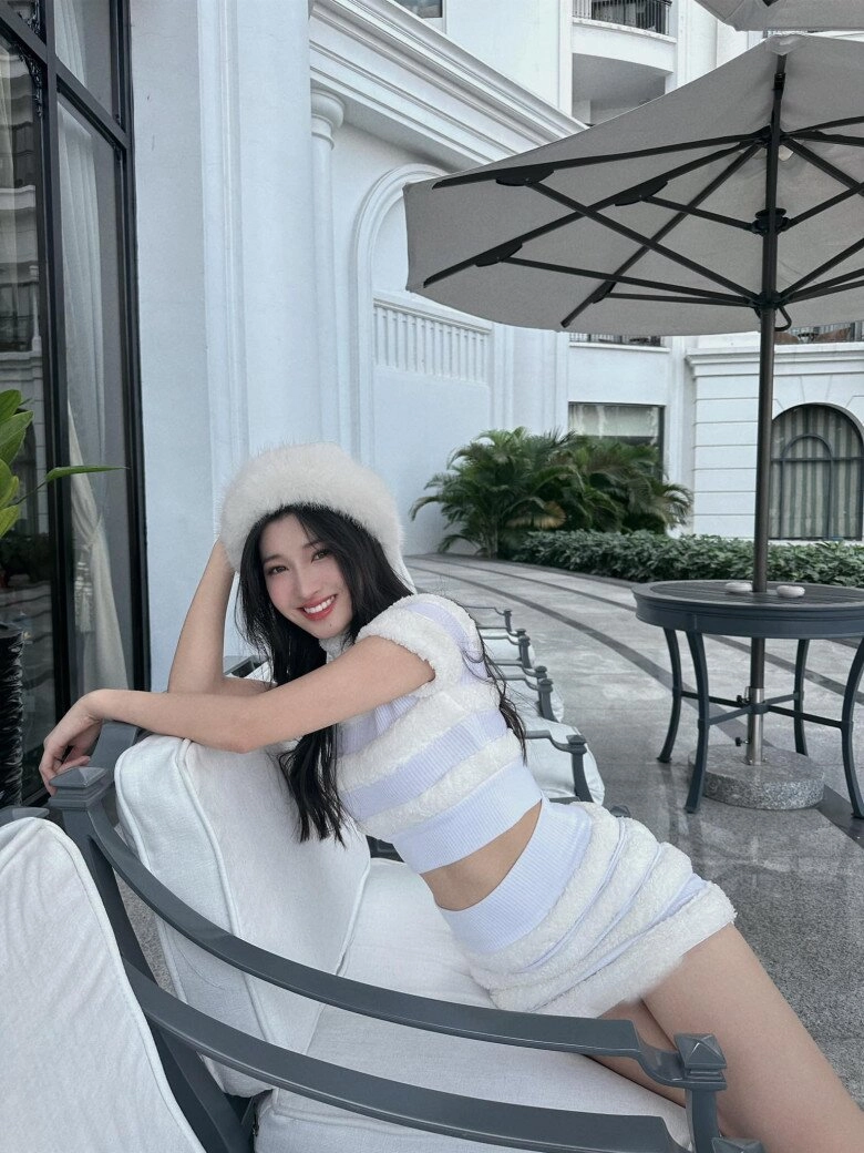 Sao việt che dù kín mít trong đám cưới phương nhi và đỗ mỹ linh làm dâu nhà giàu quý bình giấu vợ đại gia - 4