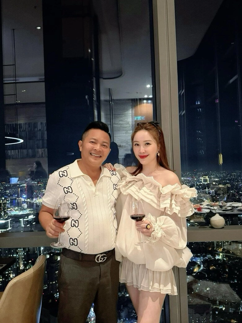 Sao việt che dù kín mít trong đám cưới phương nhi và đỗ mỹ linh làm dâu nhà giàu quý bình giấu vợ đại gia - 19