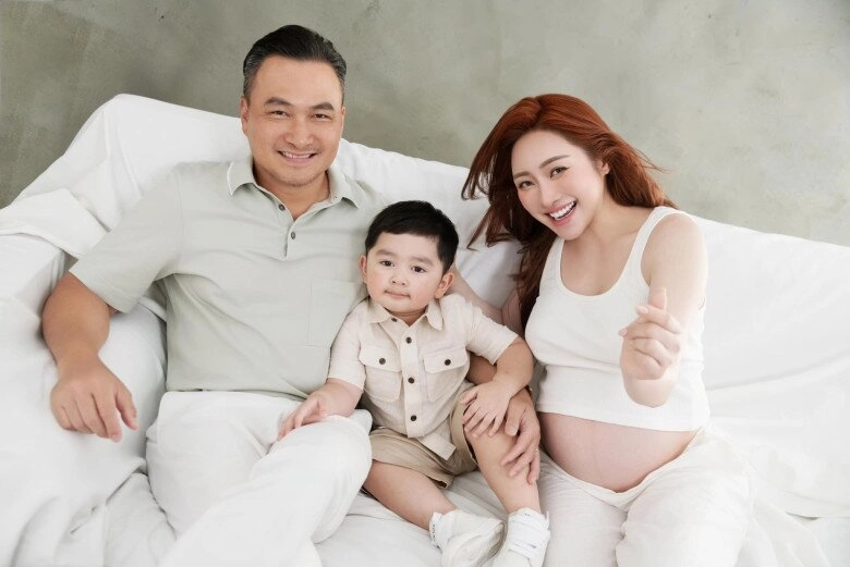 Sao việt chụp ảnh bầu cùng con vân trang vật lộn với 3 con gái quý tử nhà chi bảo diễn sâu chuẩn con nhà nòi - 8