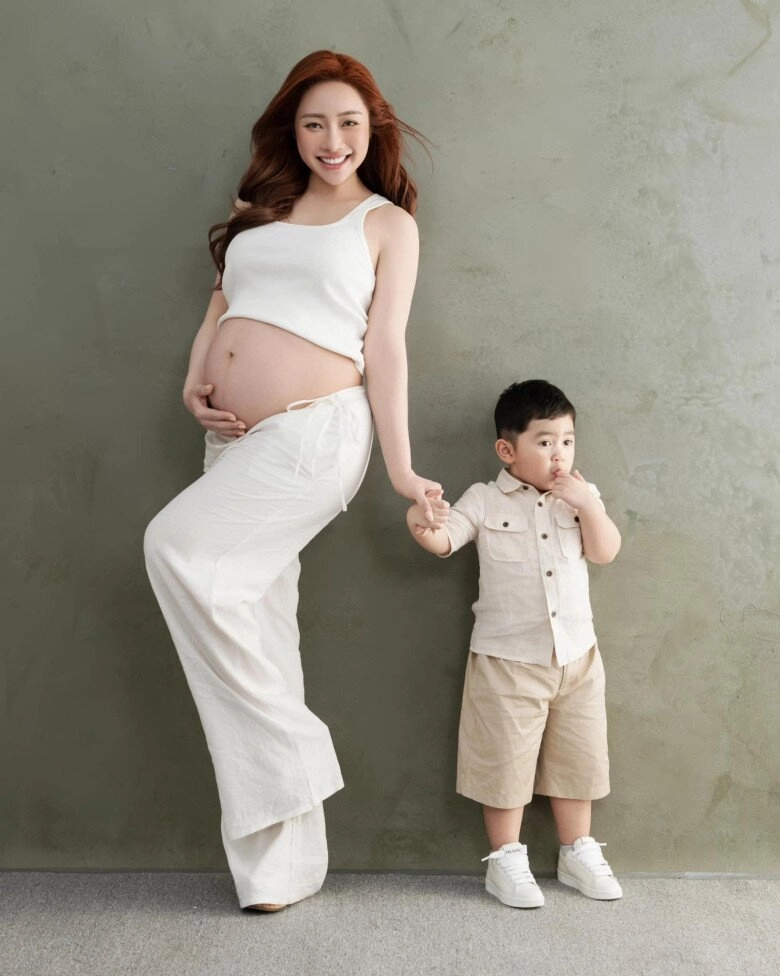 Sao việt chụp ảnh bầu cùng con vân trang vật lộn với 3 con gái quý tử nhà chi bảo diễn sâu chuẩn con nhà nòi - 11
