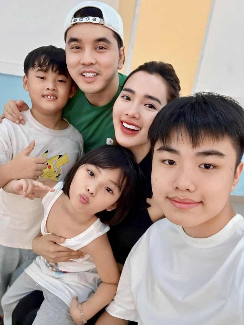 Sao việt cưới quản lý khánh vân vướng ồn ào vì nhảy sexy trong hôn lễ ưng hoàng phúc nuôi con riêng của vợ - 12