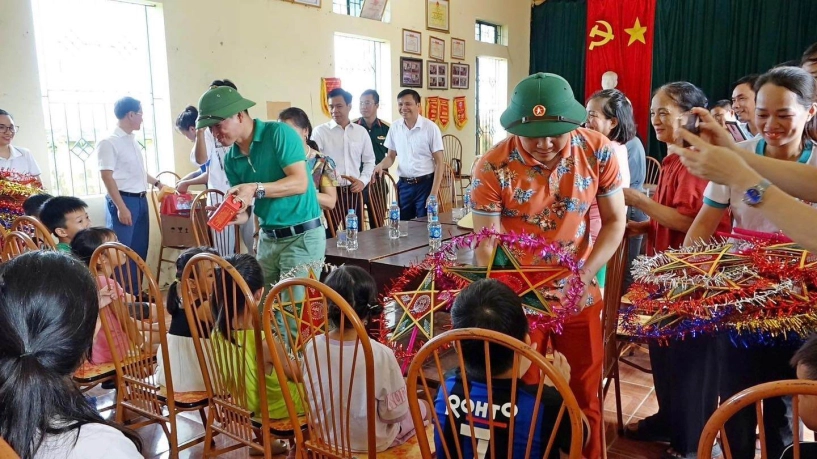 Sao việt đón trung thu vân trang sắp sinh con thứ 4 nên bù đắp cho 3 ái nữ trong biệt thự tiền tỷ - 6