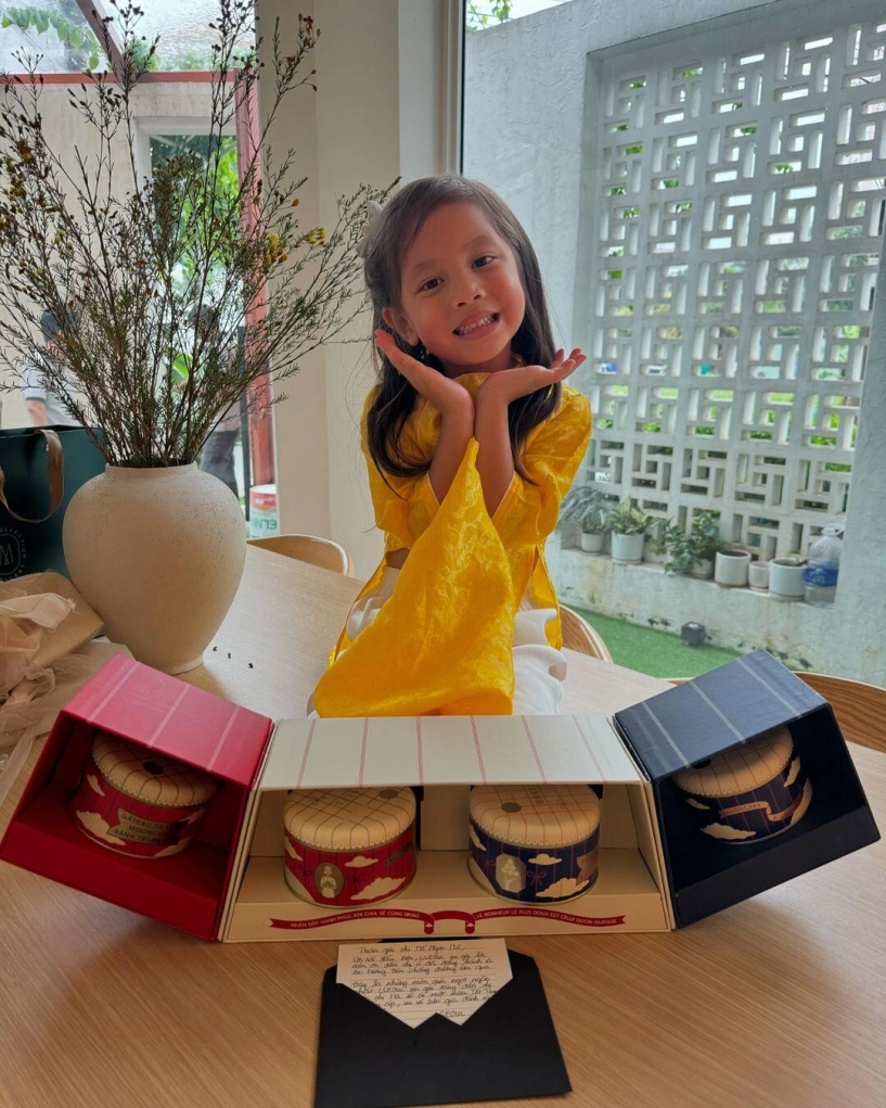 Sao việt đón trung thu vân trang sắp sinh con thứ 4 nên bù đắp cho 3 ái nữ trong biệt thự tiền tỷ - 9
