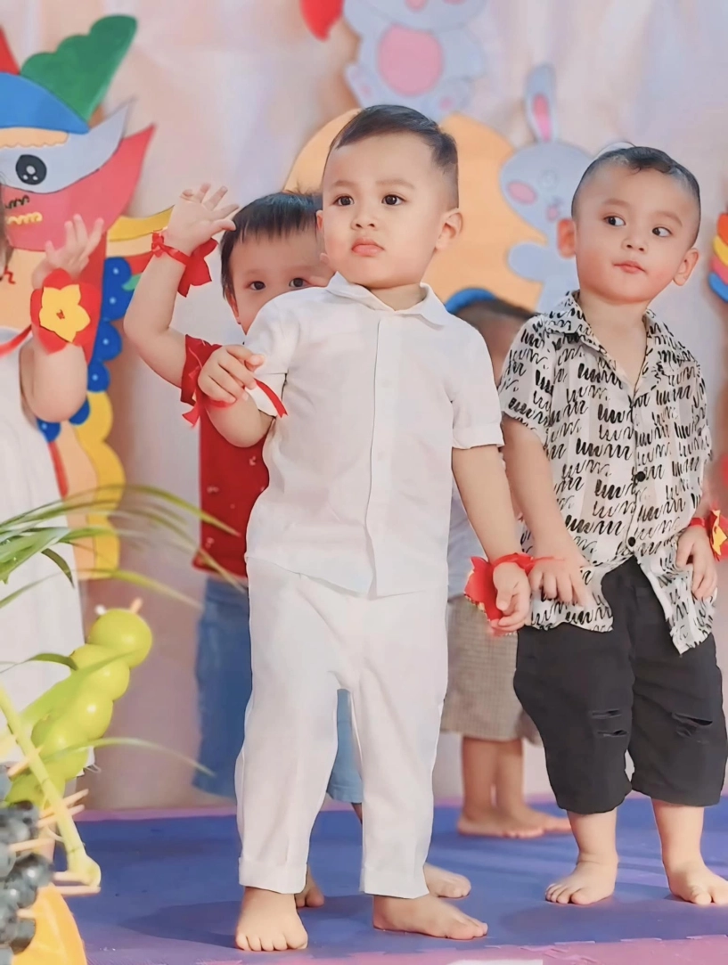 Sao việt đón trung thu vân trang sắp sinh con thứ 4 nên bù đắp cho 3 ái nữ trong biệt thự tiền tỷ - 16