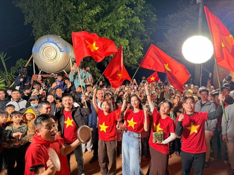 Sao việt lại nổ tung trước 2 bàn thắng trận chung kết của xuân son đội tuyển việt nam giành chiến thắng 2-1 trước thái lan - 8