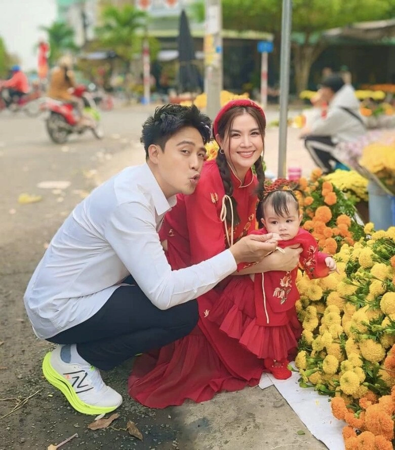 Sao việt mua vàng ngày thần tài đỗ mỹ linh làm dâu hào môn vẫn xin vía con gái kha ly đeo vàng đỏ người - 8