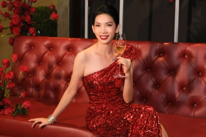 Sao việt nào từng ngâm mình trong thuốc tẩy vì biết chung chồng có nhiều cuộc tình lạ trước khi làm đám cưới lần 2 - 1