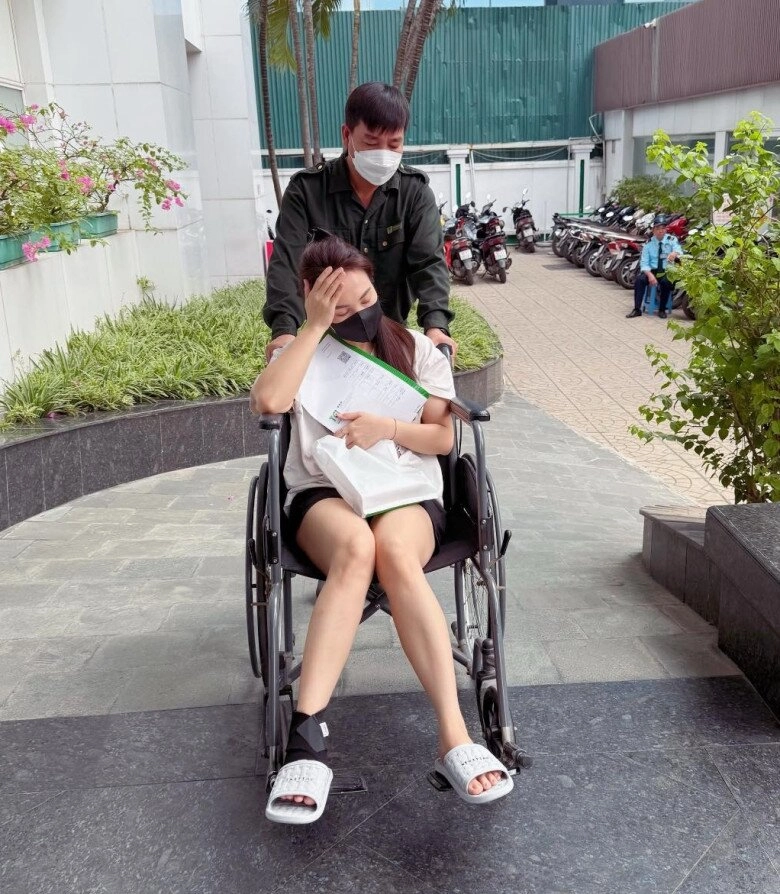 Sao việt ngồi xe lăn xước mặt bởi cùng một lý do vợ mạc hồng quân phải phẫu thuật bảo thanh lui về ở ẩn - 9