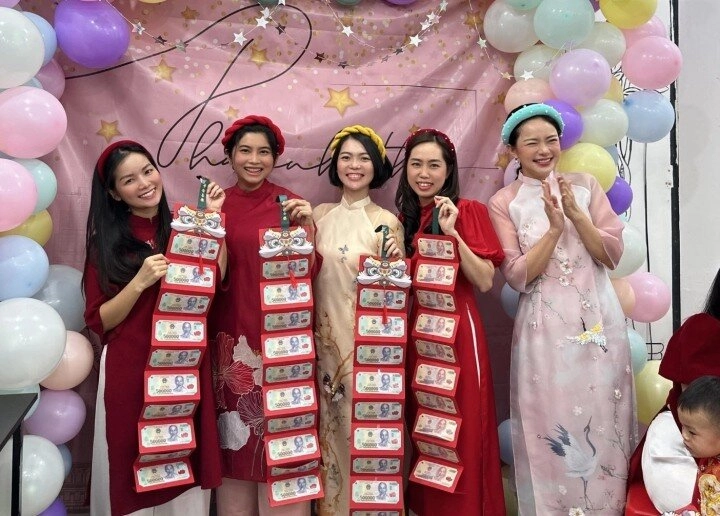 Sao việt thưởng tết cho nhân viên việt hương tặng xe 700 triệu đồng nhật kim anh lì xì vàng miếng - 11