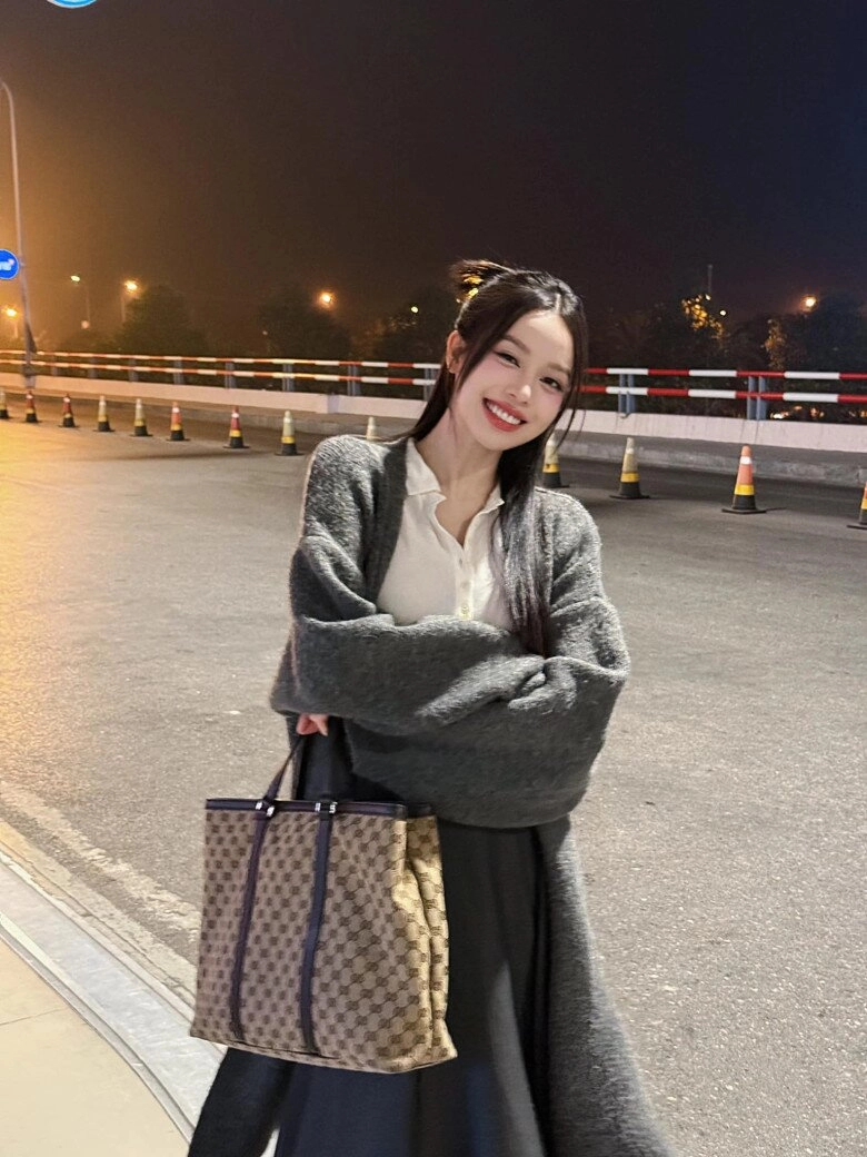 Sao việt xôn xao khoảnh khắc soobin - thanh thủy thì thầm hh tiểu vy nói cô em cười tít mắt tuấn hưng nhìn không rời - 11