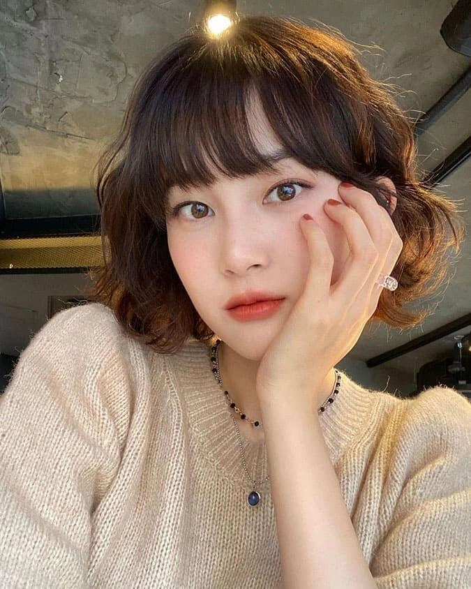 Sau 30 tuổi muốn trông thanh lịch chị em phải nhớ 3 điều tóc không dài mặt không dày quần áo không sặc sỡ - 4