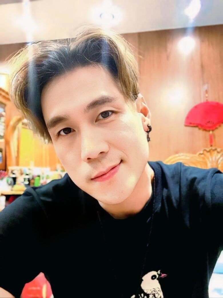Sau biến cố vợ bị tạm giữ nam ca sĩ có nhà 200 tỷ khoe vẻ nữ tính eo xinh dáng chuẩn ở tuổi 43 - 10