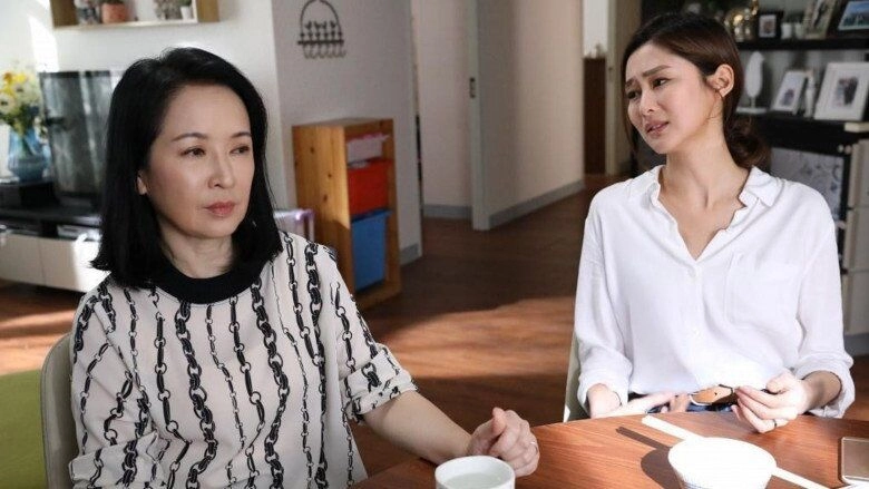 Sau cưới chồng đưa lương cho mẹ giữ 3 năm sau mẹ chồng khóc lóc hối hận đưa tôi một tờ giấy - 2