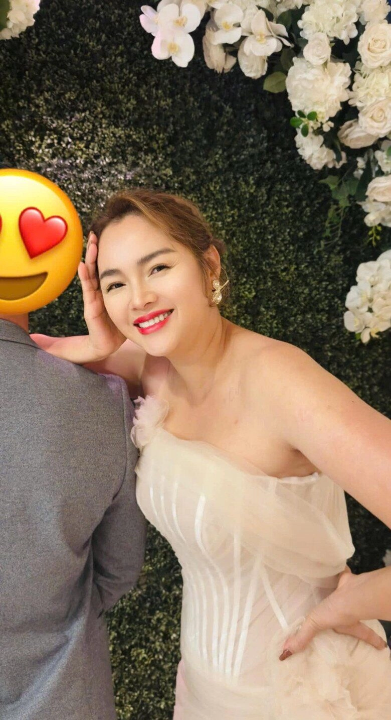 Sau khi kết hôn ở mỹ diễm châu về việt nam tất bật chăm 5 con trang trí nhà đón giáng sinh cực lộng lẫy - 9