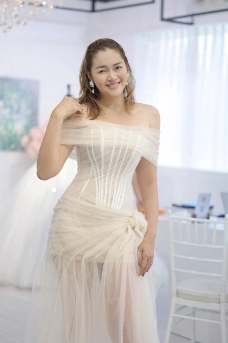 Sau khi kết hôn ở mỹ diễm châu về việt nam tất bật chăm 5 con trang trí nhà đón giáng sinh cực lộng lẫy - 10