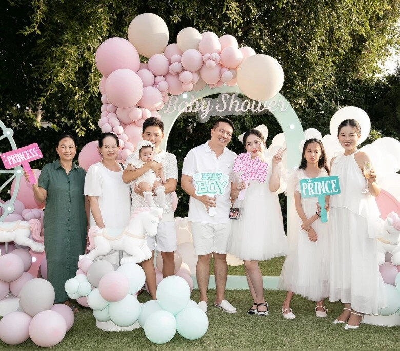Sau nỗi đau mất quý tử đoàn di băng lộ diện đưa 3 con gái đi học sức yếu nhưng cố thực hiện lời hứa - 9