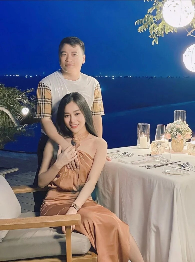 Shark bình khoe ảnh đón sinh nhật bên phương oanh vợ trẻ nóng bỏng kém 8 tuổi chăm đánh dấu chủ quyền - 5