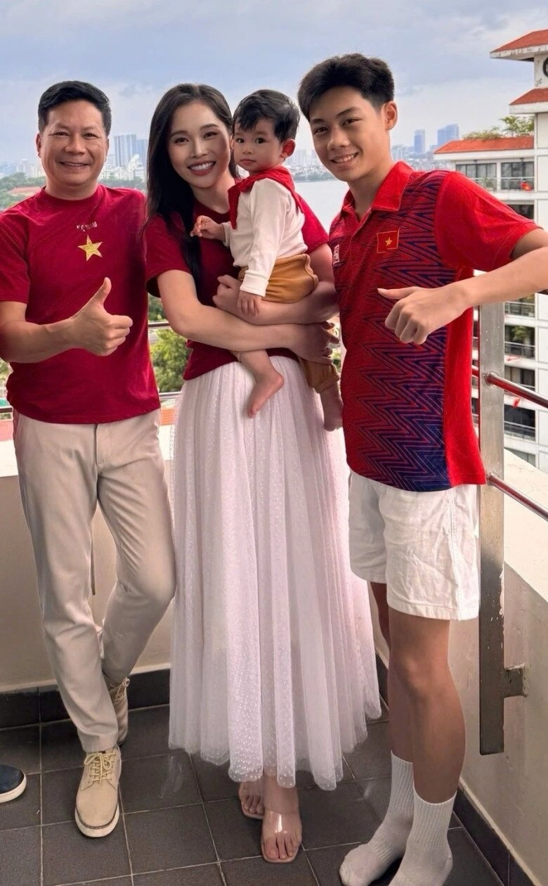 Shark hưng khoe quý tử hệt như bản sao từ bố vợ á hậu thân thiết bên con trai riêng của chồng - 4