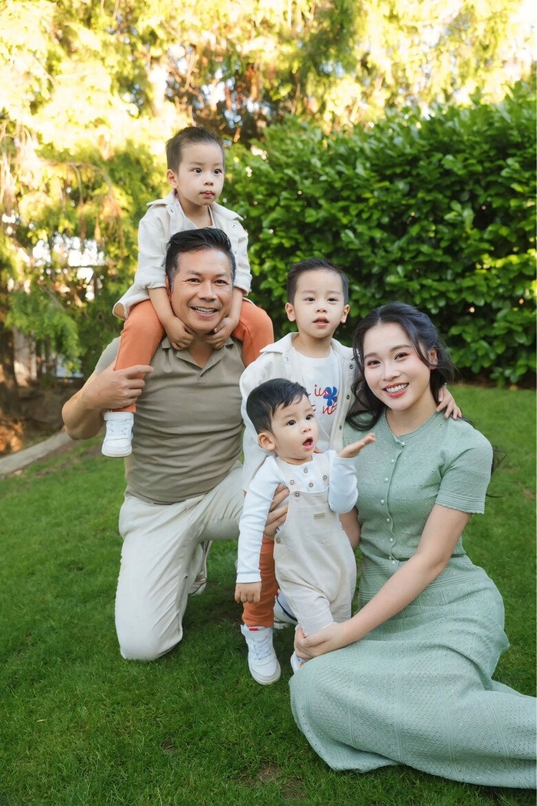 Shark hưng khoe quý tử hệt như bản sao từ bố vợ á hậu thân thiết bên con trai riêng của chồng - 8