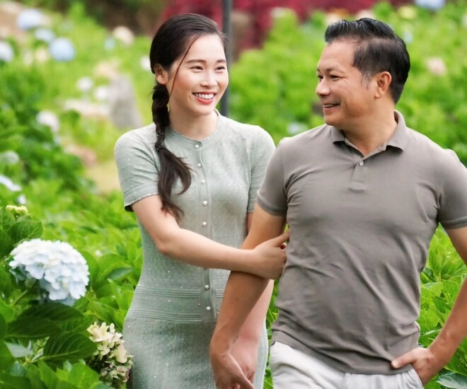 Shark hưng mùi mẫn ôm eo á hậu xinh đẹp kém 16 tuổi bị tố là ông chồng hay soi cằn nhằn vợ - 1