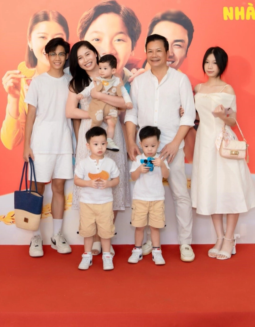 Shark hưng mùi mẫn ôm eo á hậu xinh đẹp kém 16 tuổi bị tố là ông chồng hay soi cằn nhằn vợ - 11