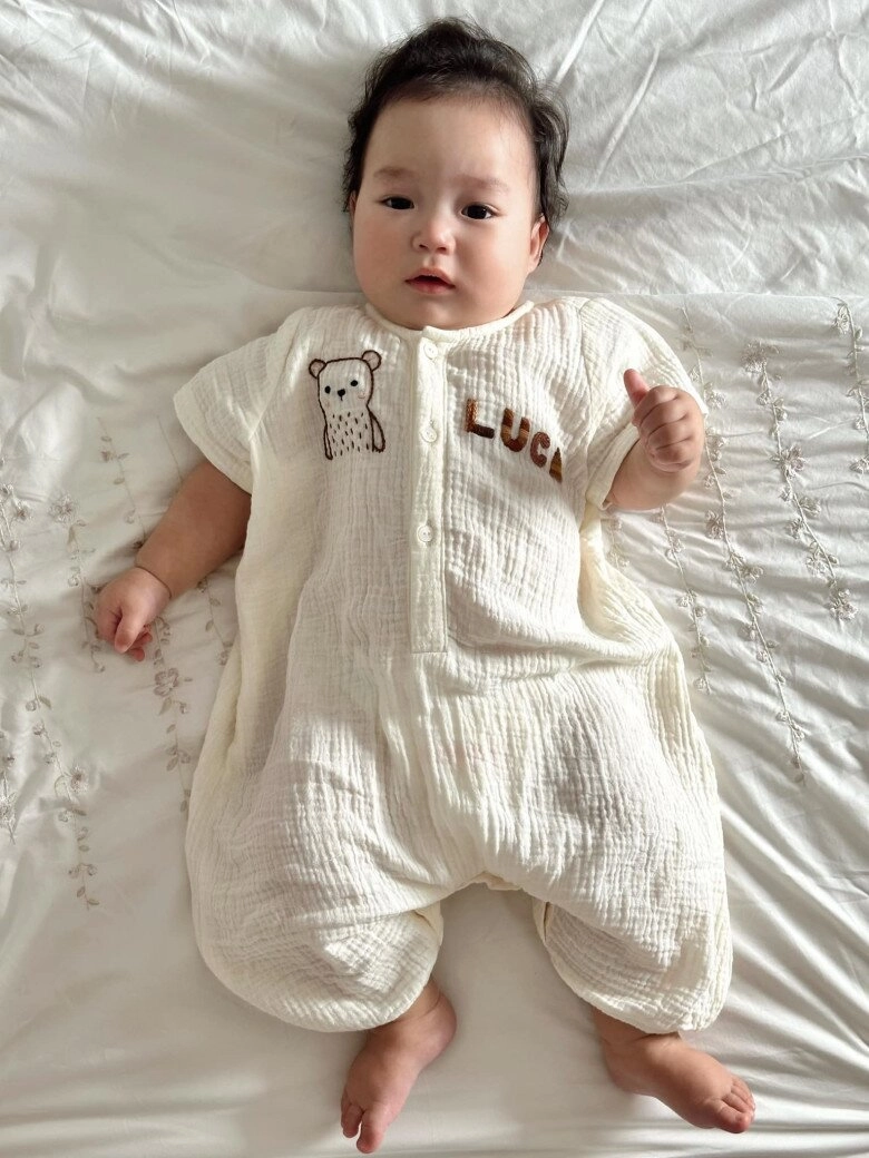 Siêu mẫu hà anh phải cách ly với con trai 9 ngày liền xót quý tử lai tây buồn rười rượi vì không được mẹ ôm - 2