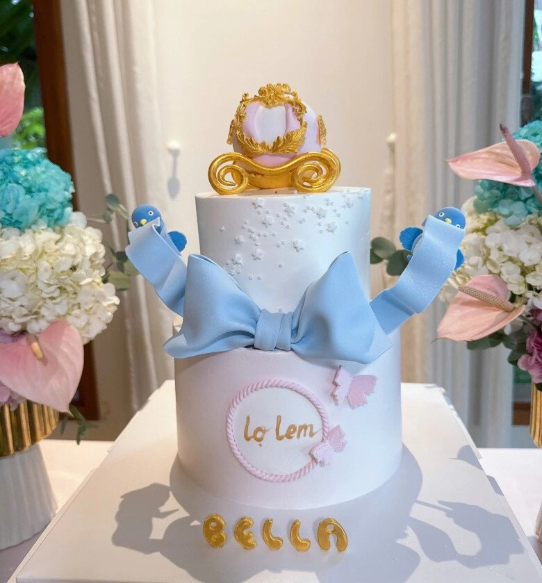 Sinh con lai với chồng tây cô giáo của hồ ngọc hà làm 2 mâm cúng đầy tháng cho con đẹp hút mắt - 4